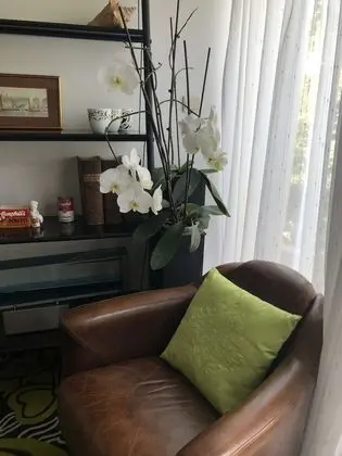 Standard Tek Büyük Yataklı Oda, Bahçe Manzaralı (Bordeaux)