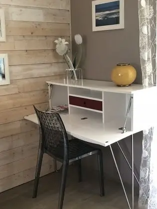 Standard Tek Büyük Yataklı Oda, Havuz Manzaralı (Bassin)
