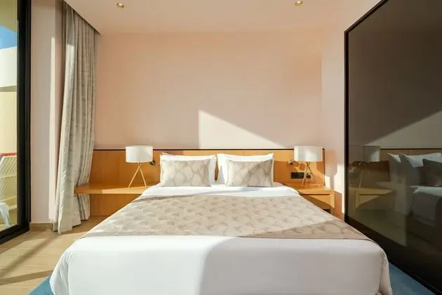 Premium Oda, 1 En Büyük (King) Boy Yatak, Deniz Manzaralı (Pool and Sea View)