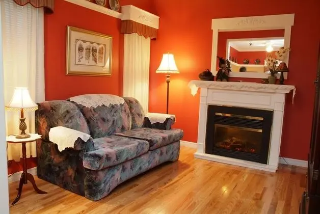 Classic Oda, 1 Büyük (Queen) Boy Yatak ve Çekyat