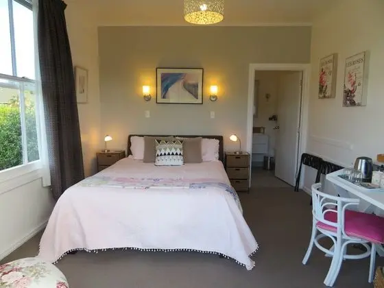 Standard Oda (Holker Room)