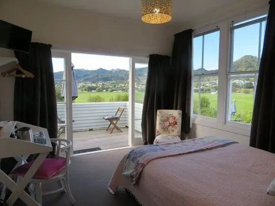 Standard Oda (Holker Room)