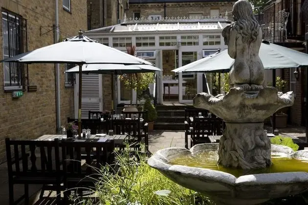 Tek Büyük Yataklı Oda, 1 Çift Kişilik Yatak, Avlu