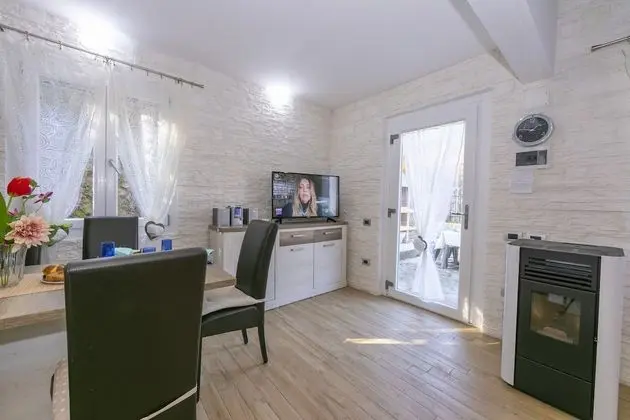 Family Sıra Ev, 1 Çift Kişilik Yatak ve Çekyat, Bahçeli (Cottage Brione)