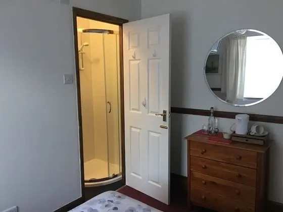 Tek Büyük Yataklı Oda, Banyolu/Duşlu