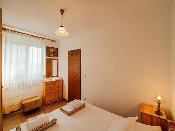 Ev (One bedroom Holiday Home with pool an)