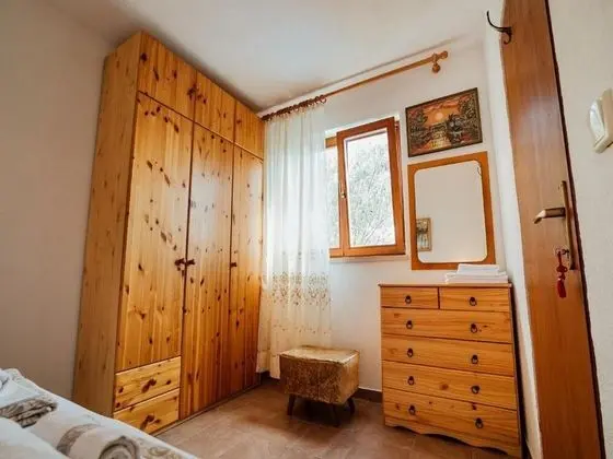 Ev (One bedroom Holiday Home with pool an)