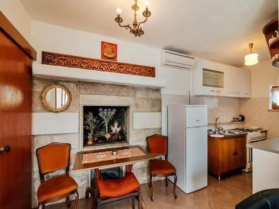 Ev (One bedroom Holiday Home with pool an)