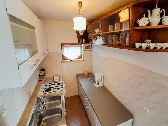 Ev (One bedroom Holiday Home with pool an)