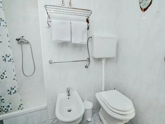 Ev (One bedroom Holiday Home with pool an)