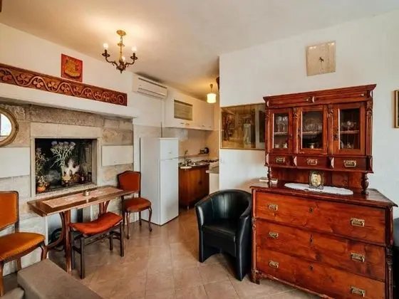 Ev (One bedroom Holiday Home with pool an)