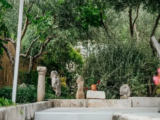 Ev (One bedroom Holiday Home with pool an)