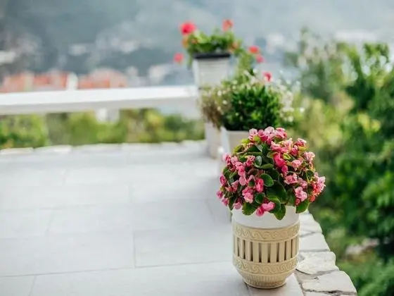 Ev (One bedroom Holiday Home with pool an)