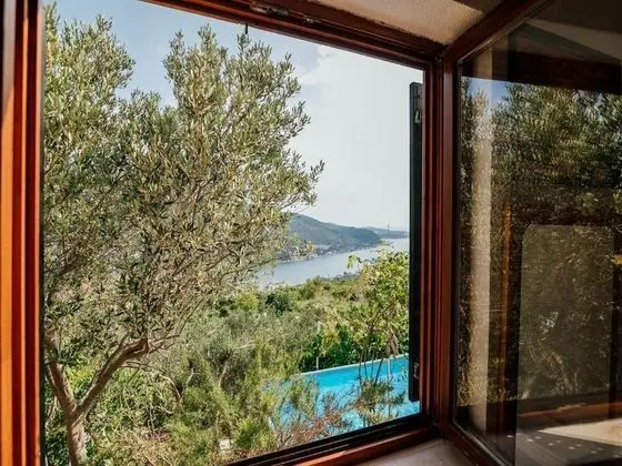 Ev (One bedroom Holiday Home with pool an)