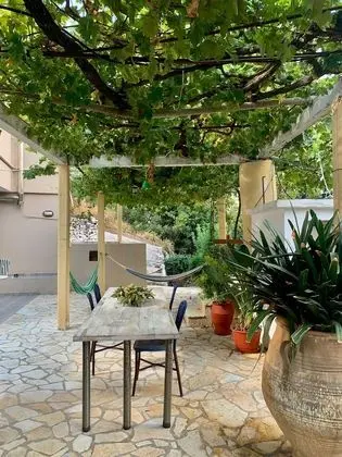 Apart Daire, Bahçe Manzaralı