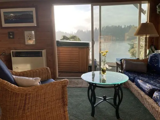 Süit, 1 Yatak Odası, Sıcak Su Havuzu, Göl Manzaralı (Lakeside Bedroom Suite)