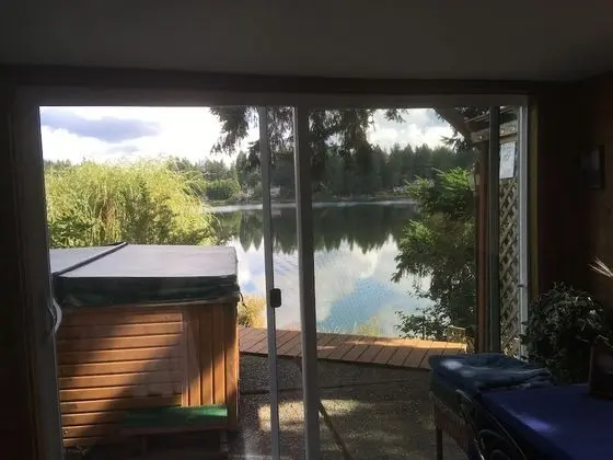 Süit, 1 Yatak Odası, Sıcak Su Havuzu, Göl Manzaralı (Lakeside Bedroom Suite)
