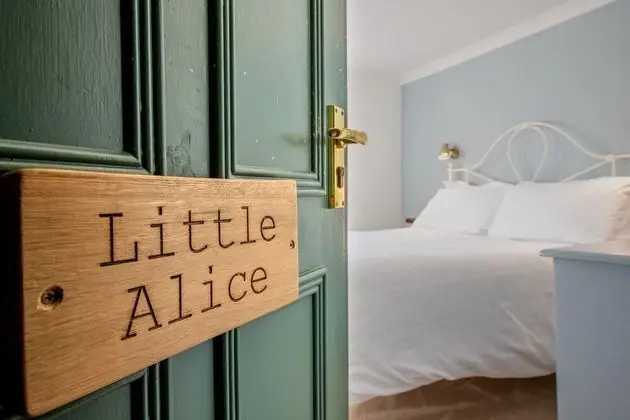 Tek Büyük Yataklı Oda (Little Alice)