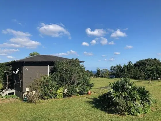 Kır Evi, Buzdolabı ve Mikrodalga, Bahçe Manzaralı