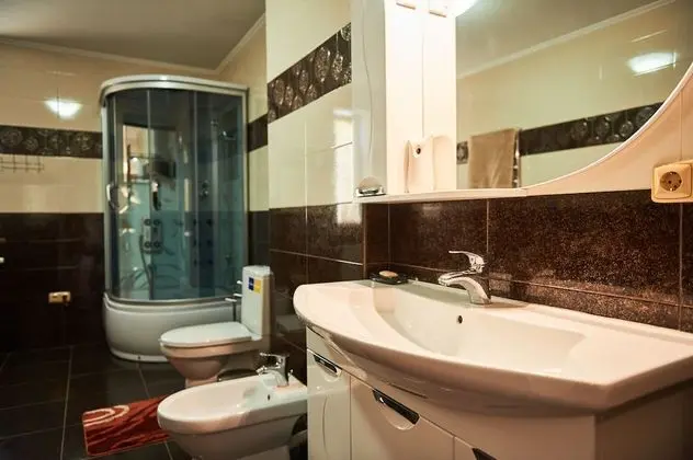 Standard Dört Kişilik Oda, Ortak Banyo