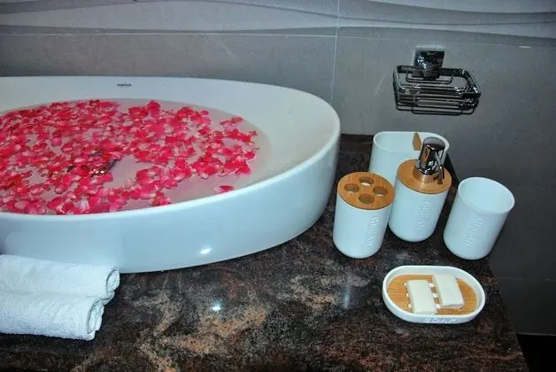 Grand Tek Büyük Yataklı Oda