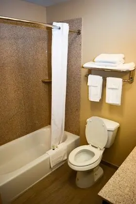 Comfort 1 King, 1 Queen Non-Smoking