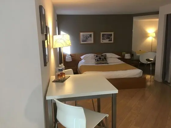 Büyük Yataklı Tek Kişilik Oda