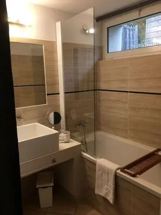 Büyük Yataklı Tek Kişilik Oda