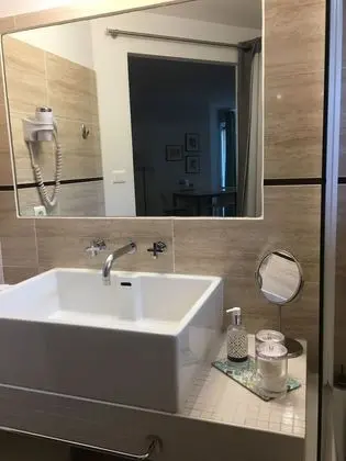 Büyük Yataklı Tek Kişilik Oda