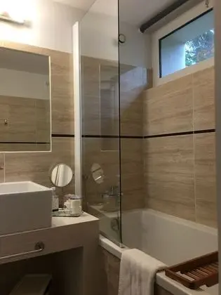 Büyük Yataklı Tek Kişilik Oda
