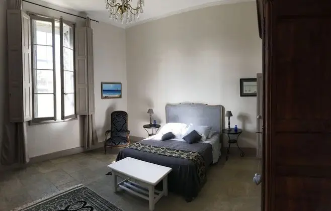 Tek Büyük Yataklı Oda (La Sagne)