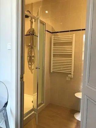 Tek Büyük Yataklı Oda (La Sagne)