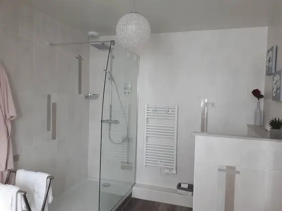 Comfort Tek Büyük Yataklı Oda, Özel Banyo (Alice)