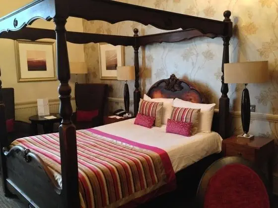 Tek Büyük Yataklı Oda (Four Poster)