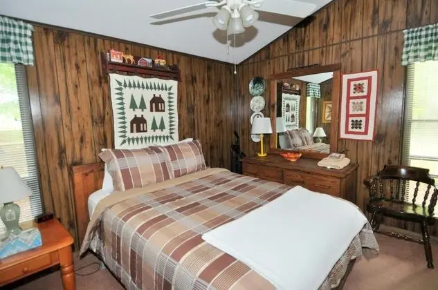 Ev, 1 Büyük (Queen) Boy Yatak ve Çekyat (Country Comfort)