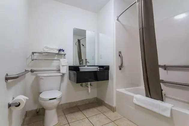 Engellilere uygun banyo