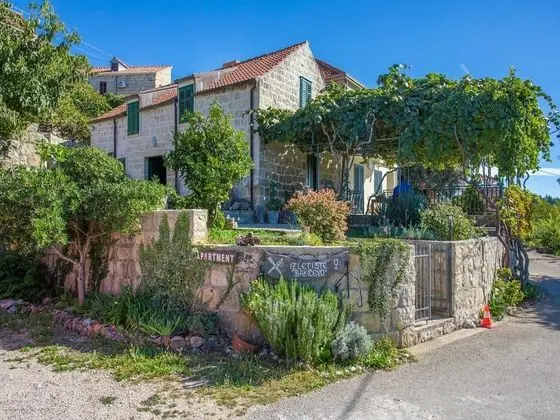 Ev (Two Bedroom Apartment with Terrace)