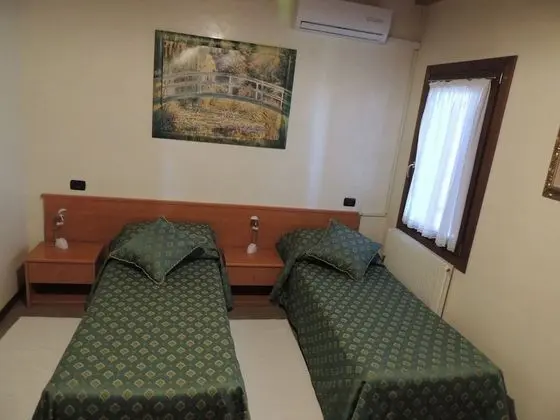 Büyük Yataklı Tek Kişilik Oda