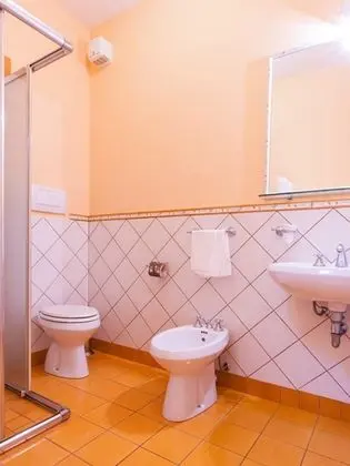 Superior Üç Kişilik Oda, Havuz Manzaralı