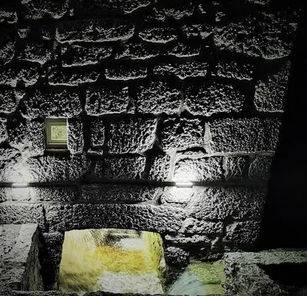 Kır Evi, 1 Büyük (Queen) Boy Yatak ve Çekyat