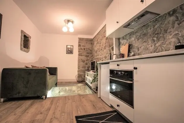 Kır Evi, 1 Büyük (Queen) Boy Yatak ve Çekyat