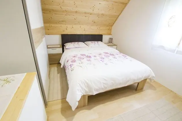 Kır Evi (Country House Srček with  Vineyard V)