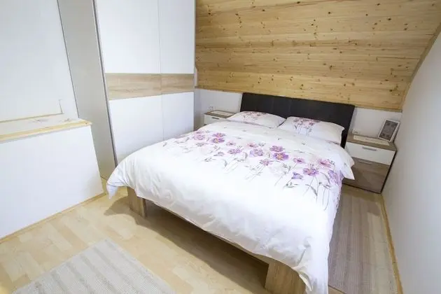 Kır Evi (Country House Srček with  Vineyard V)