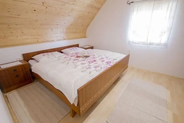 Kır Evi (Country House Srček with  Vineyard V)