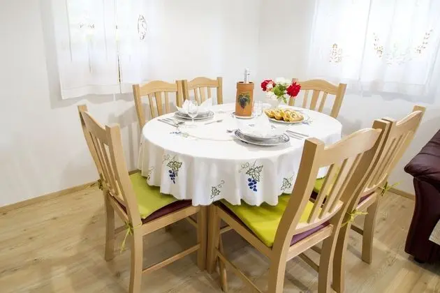 Kır Evi (Country House Srček with  Vineyard V)