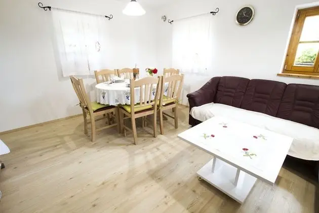 Kır Evi (Country House Srček with  Vineyard V)