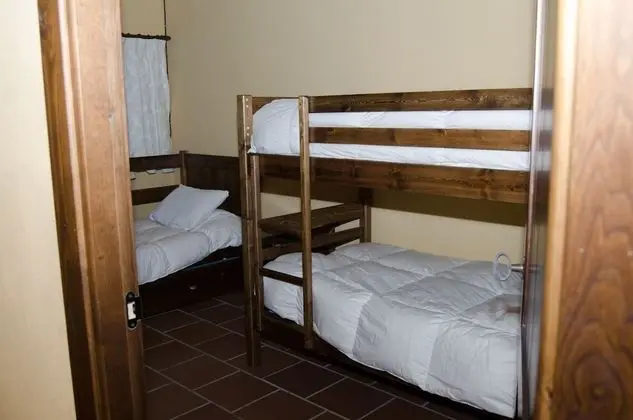 Ev, 6 Yatak Odası, 2 Banyolu