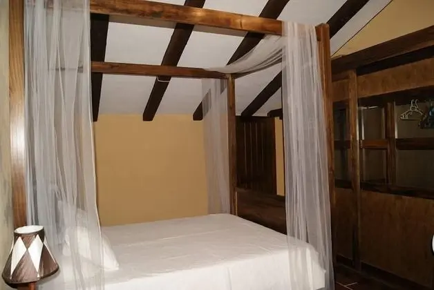 Ev, 6 Yatak Odası, 2 Banyolu