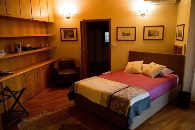 Dört Kişilik Oda, 2 Büyük (Queen) Boy Yatak, Bağlantılı Odalar (202-203)