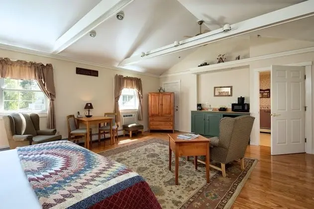 Camden King Suite - Not Pet Friendly